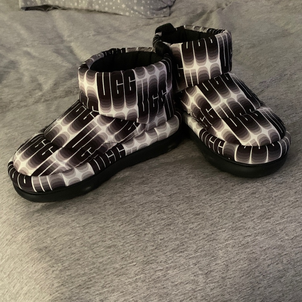 UGG